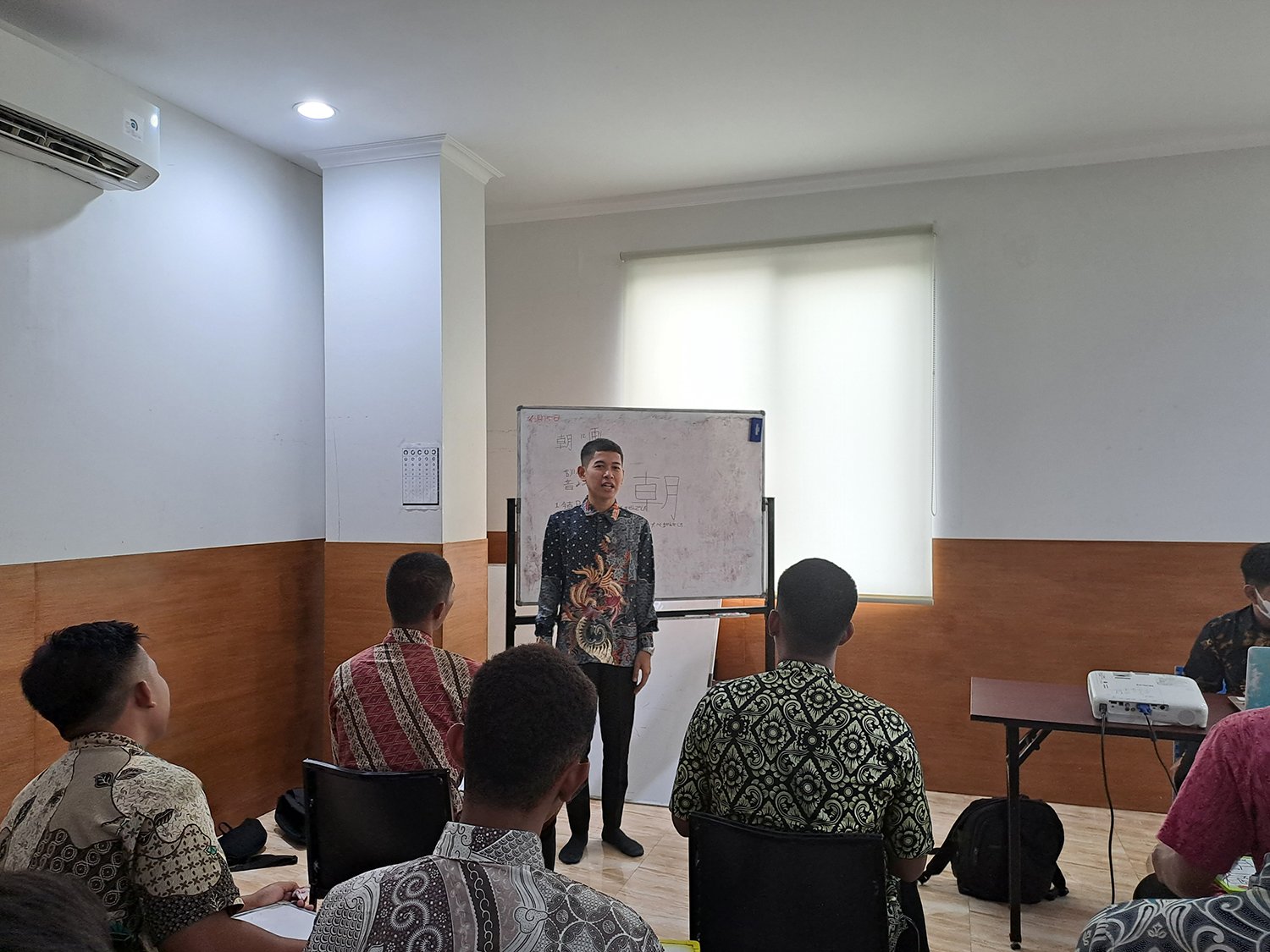 Kegiatan presentasi di kelas